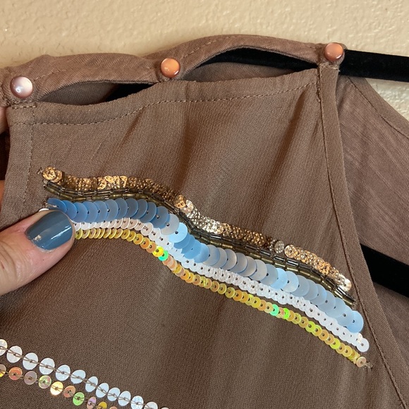 DELETTA ANTHROPOLOGIE S Sequined Beaded Sleeveless Cap Sleeve Shirt Top Tan Blue - Picture 3 of 16